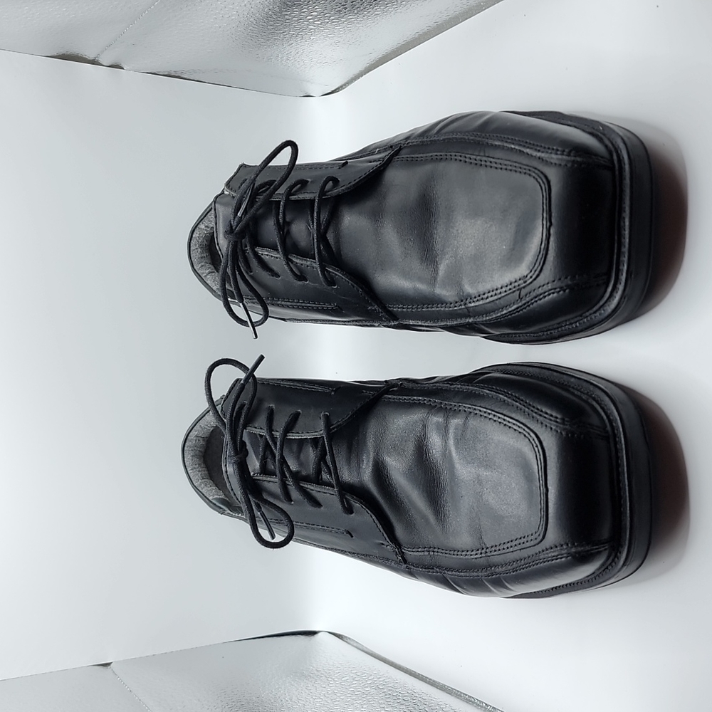Docker's pro style black leather size 10 wide derbys